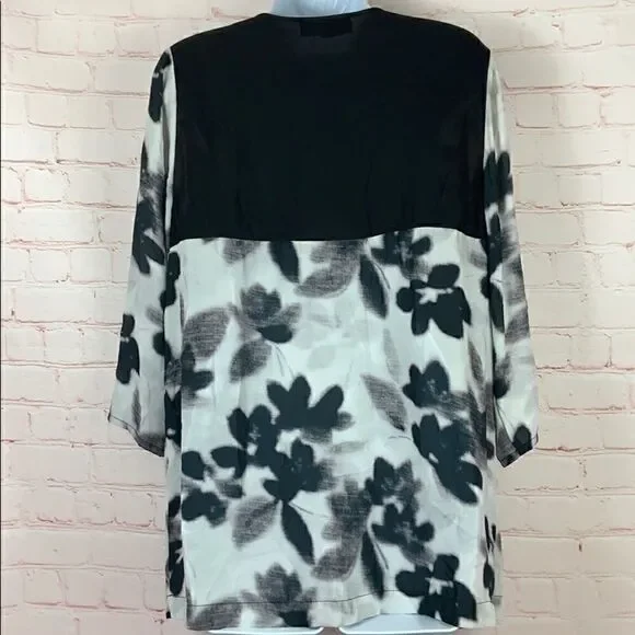 New! Noir maternity floral V-neck tunic to… - Picture 10 of 16